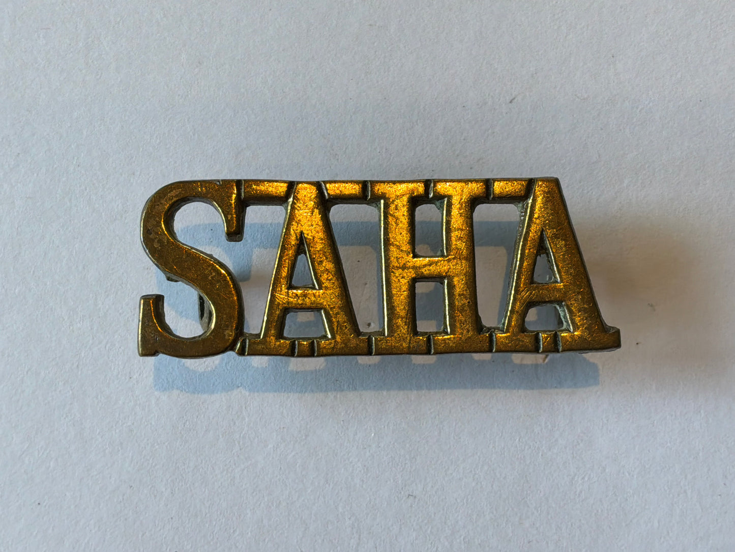 WW1 S.A.H.A (South African Heavy Artillery) brass shoulder title.