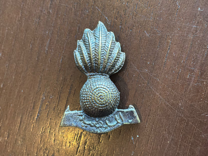 Post 1947 Pakistan Artillery cap badge/collar.