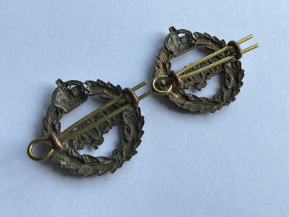 The 2nd Dragoon Guards (Queen's Bays) OSD collar badges