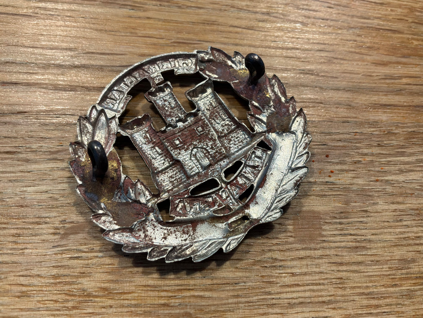 Northamptonshire Regt, Victorian/Edwardian, ‘Long key’ cap badge.