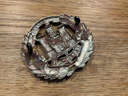 Northamptonshire Regt, Victorian/Edwardian, ‘Long key’ cap badge.