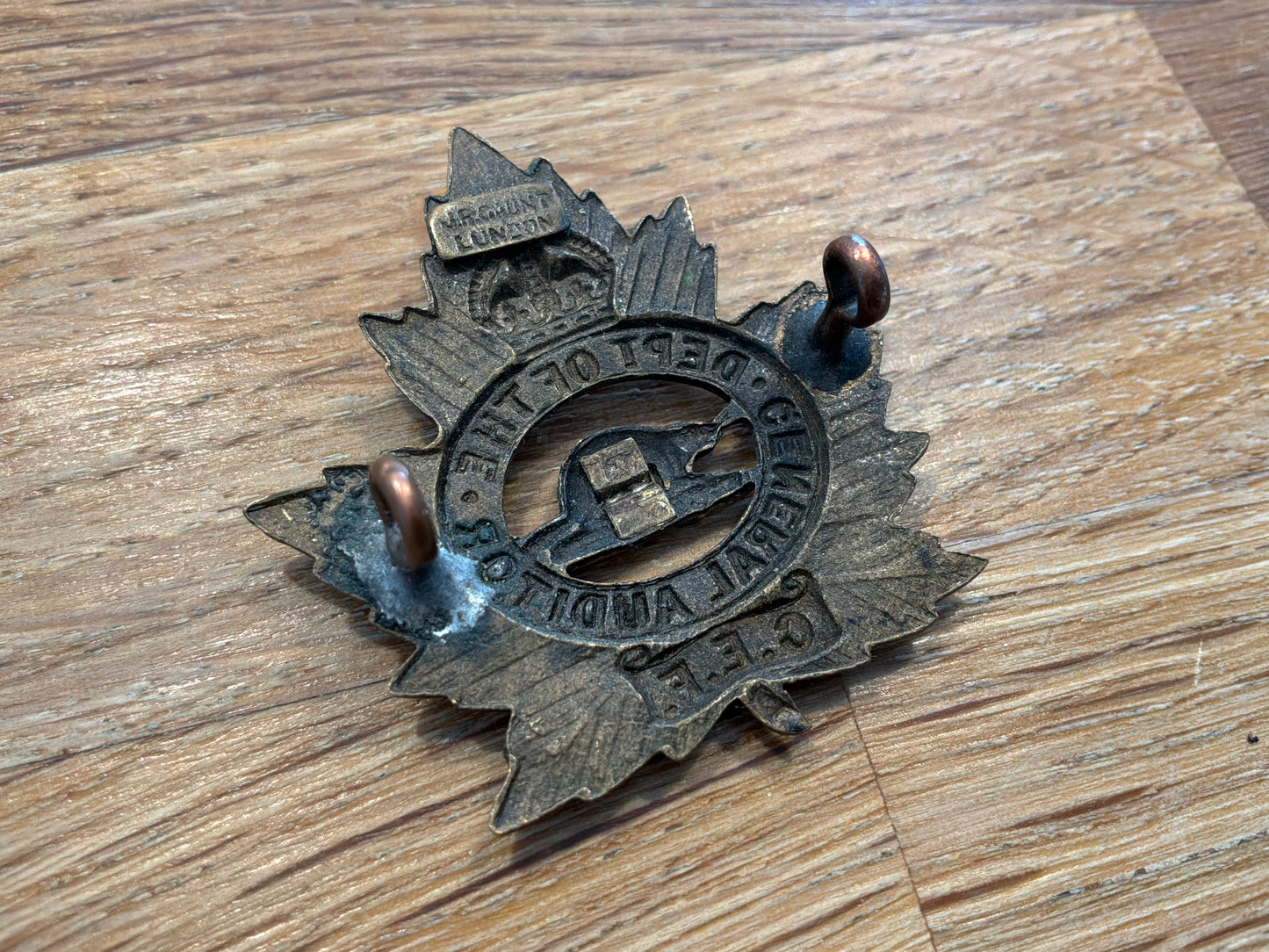 WW1 Department of the General Auditor cap badge by Gaunt.