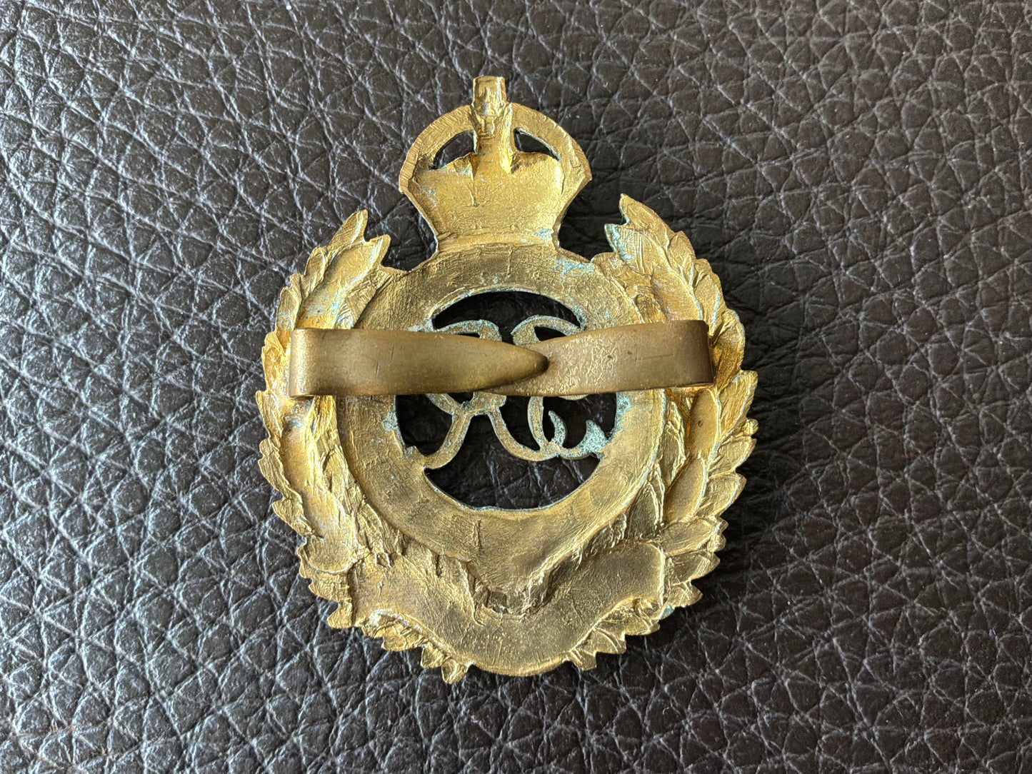 WW2 Royal Engineers officers gilt cap badge.