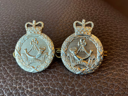 Royal Alderney Militia, w/m collar badges.