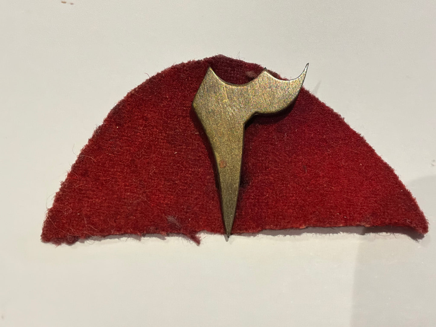 3rd battalion kings african cap badge & backing