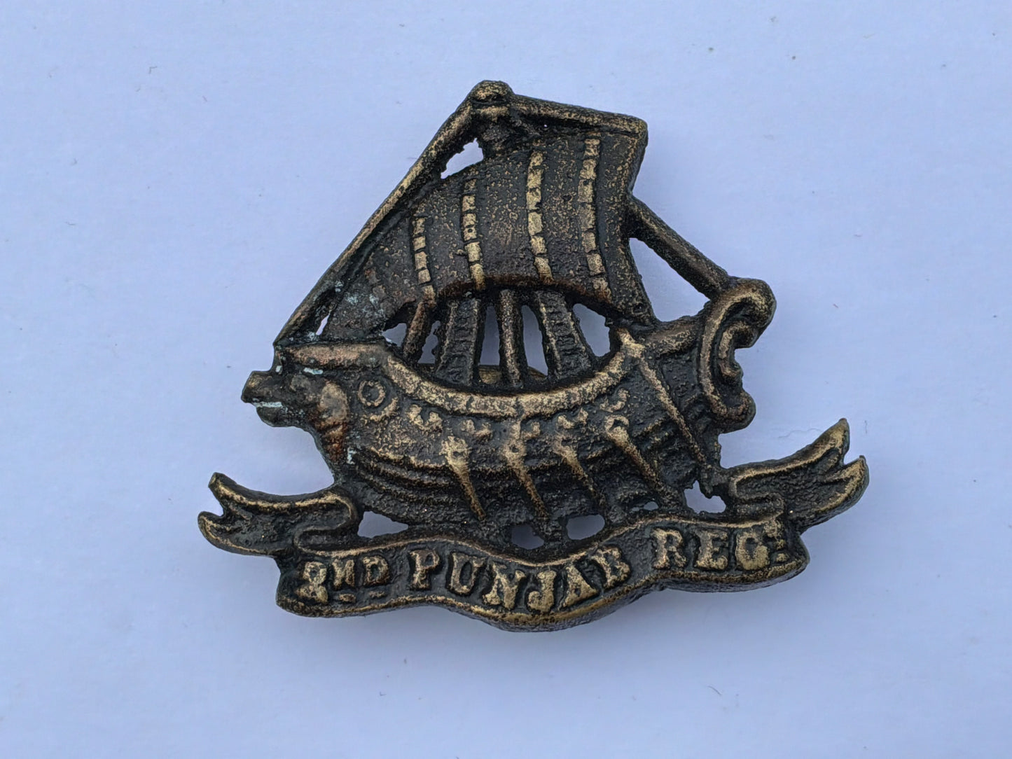 WW2 2ND PUNJAB REGT theatre made OSD cap badge.