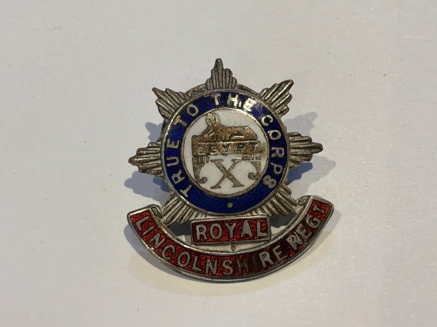 Royal Lincolnshire Regiment button hole enamel badge.