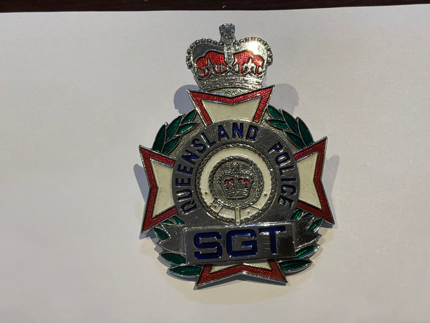 Queensland Police, Sgt. hat badge (QC), circa 1978-89, in chrome and enamel by A J Parkes, reverse with two lugs