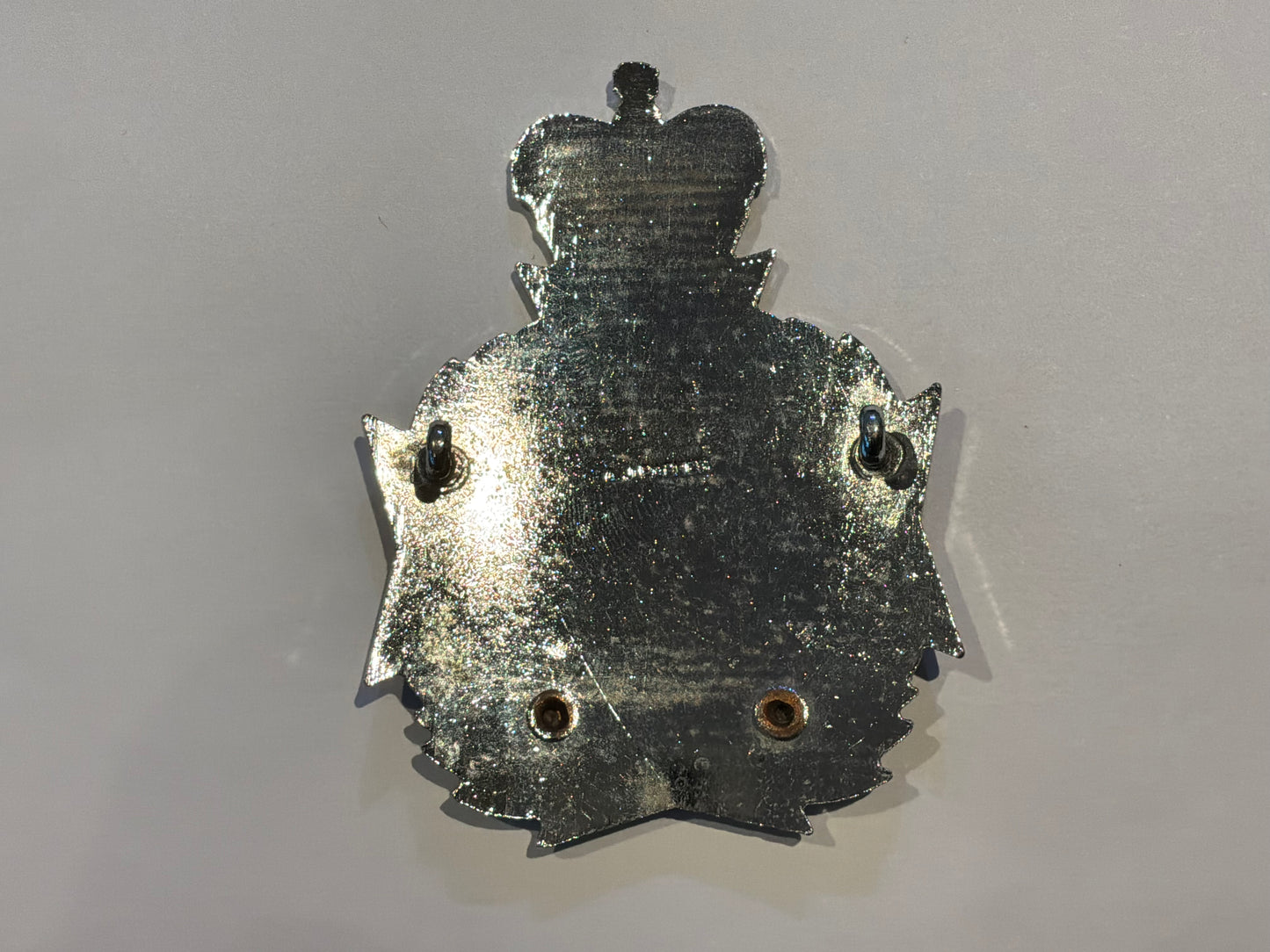 Queensland Police, Sgt. hat badge (QC), circa 1978-89, in chrome and enamel by A J Parkes, reverse with two lugs