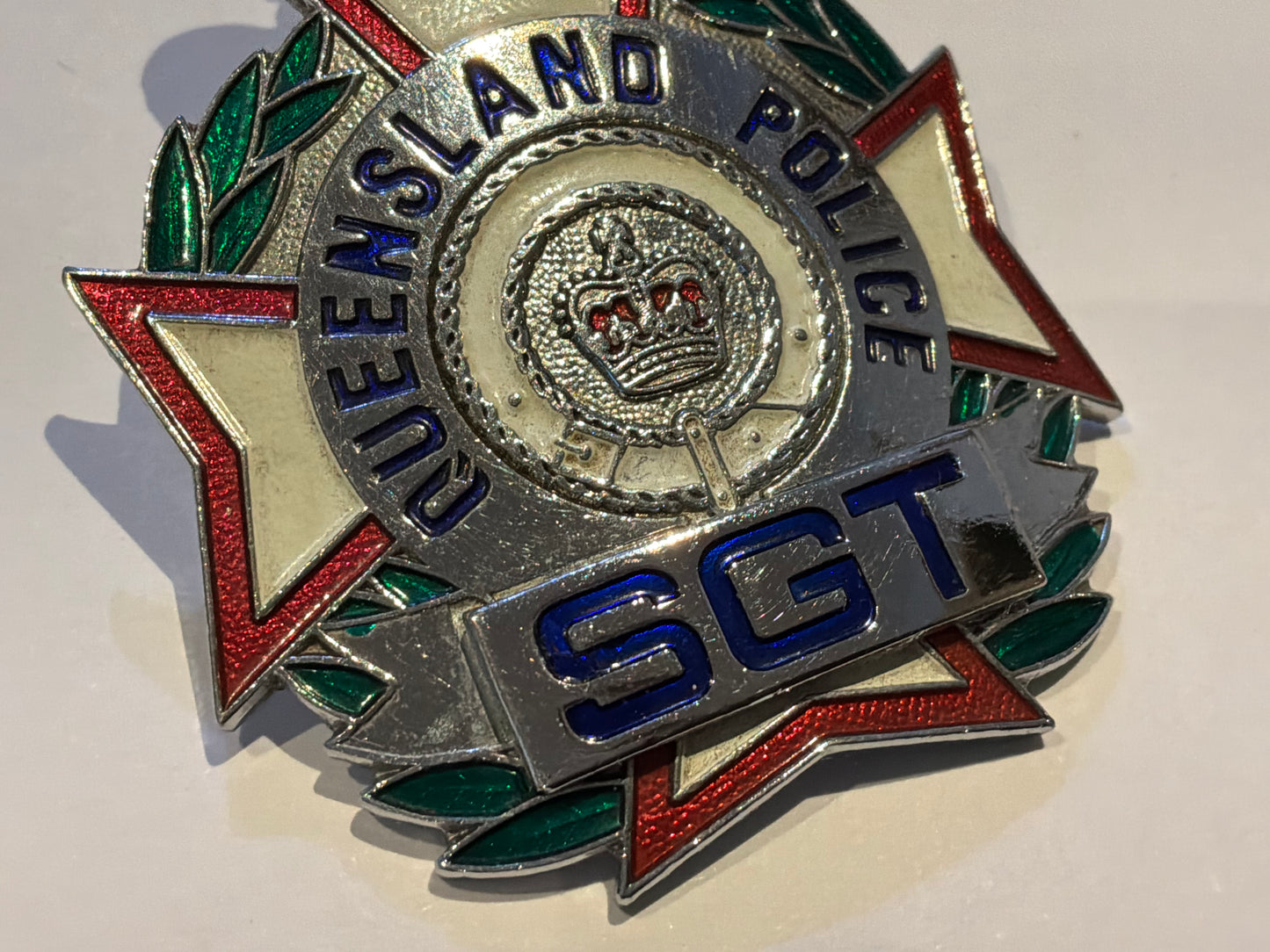 Queensland Police, Sgt. hat badge (QC), circa 1978-89, in chrome and enamel by A J Parkes, reverse with two lugs