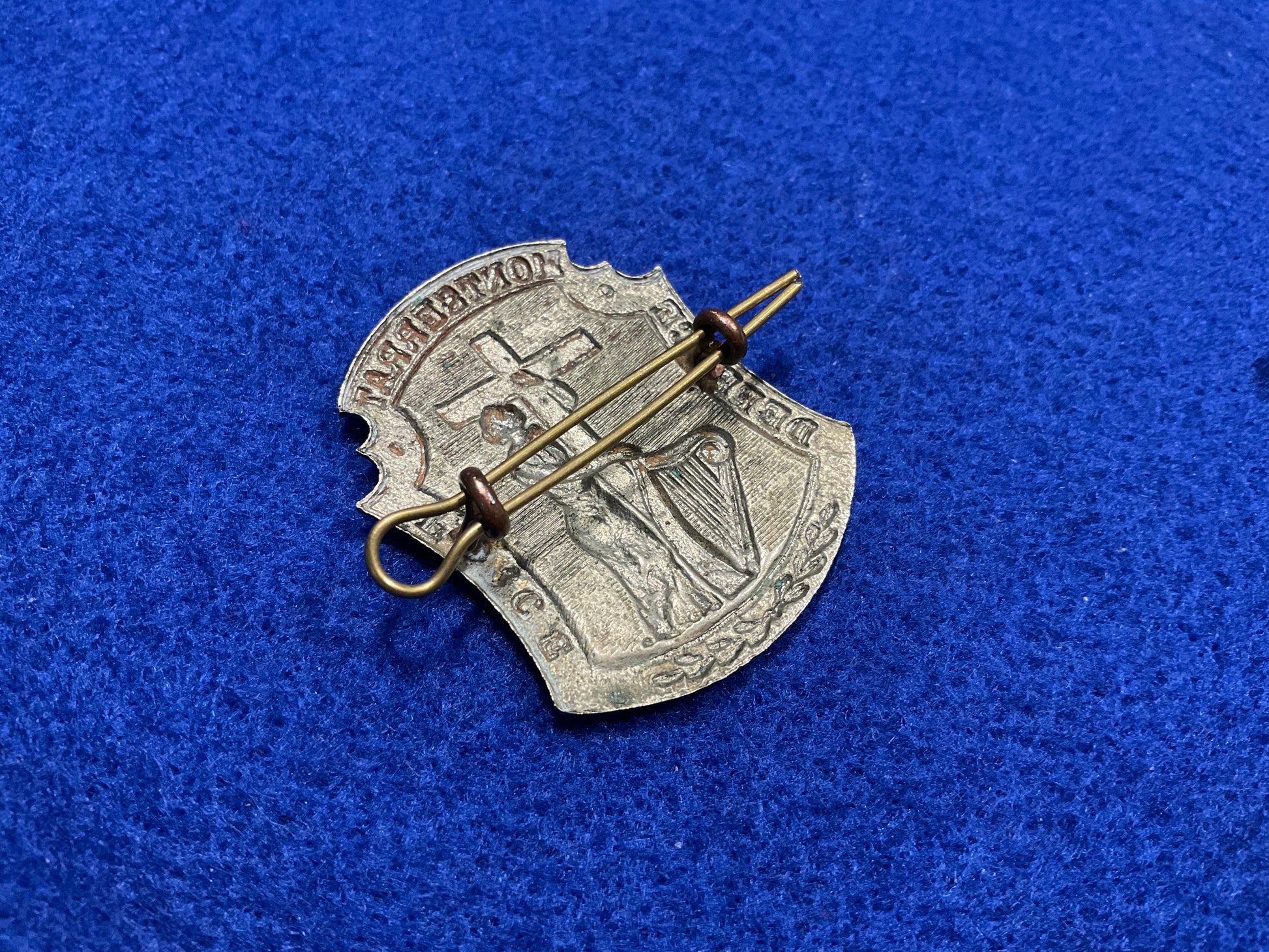 Montserrat Defence Force cap badge