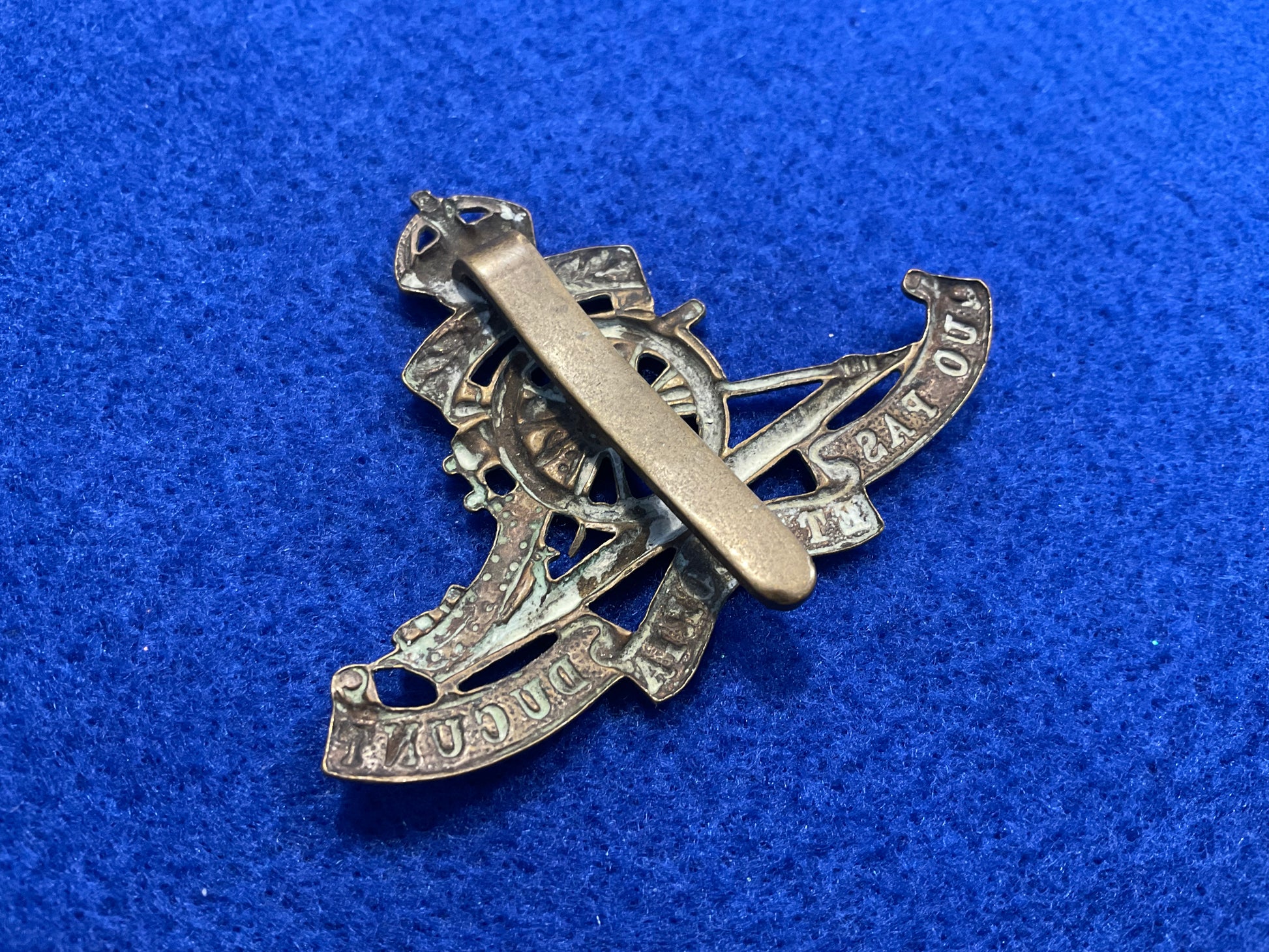 Post 1902 Territorial Royal Artillery ORs cap badge