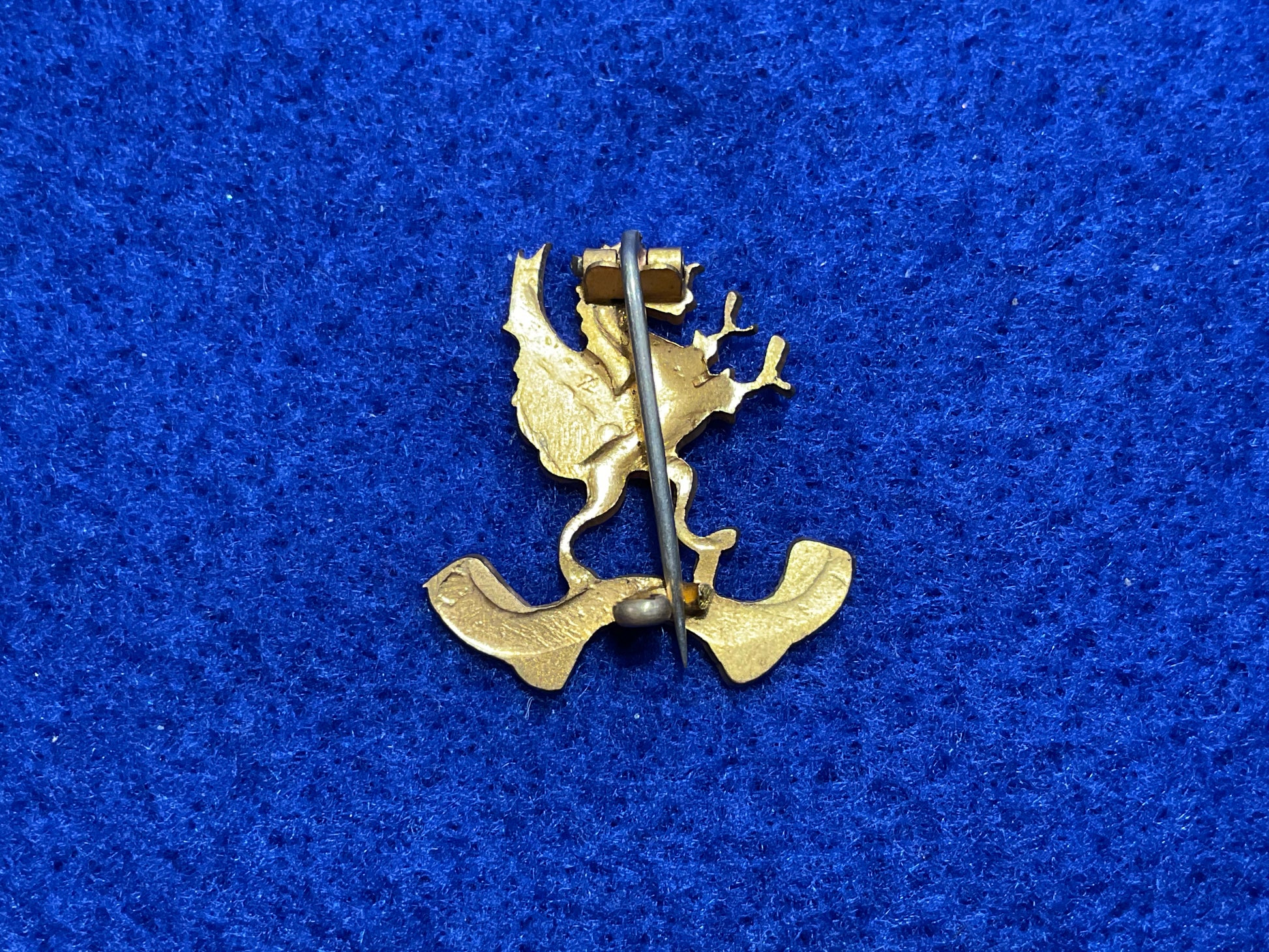 Post 1920 Royal Welch Fusiliers gilt sweetheart badge