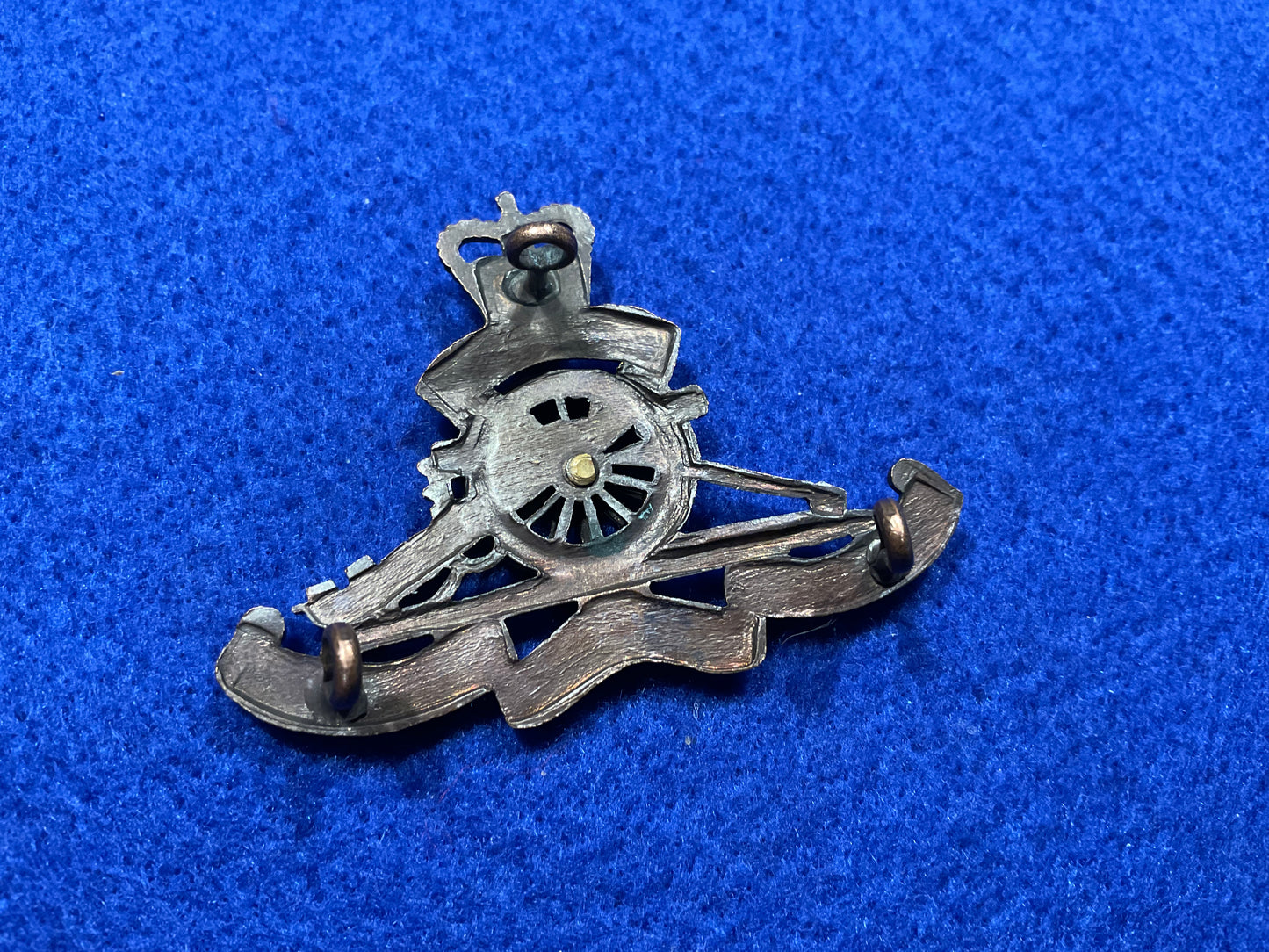 Post 1952 Q/C Royal N.Z Artillery O.S.D cap badge
