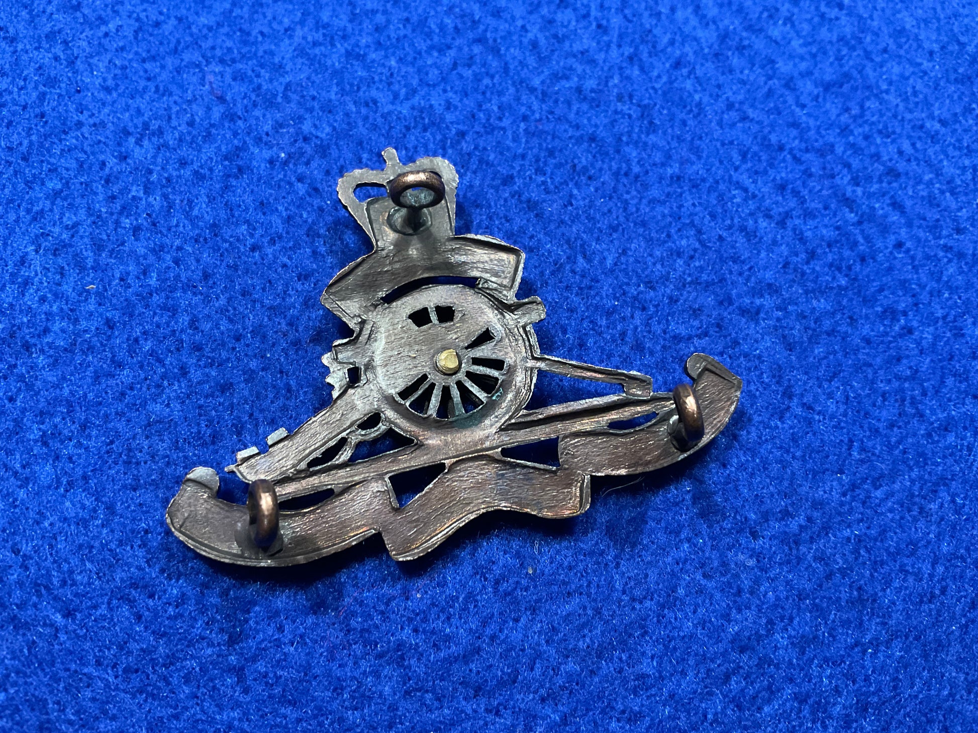 Post 1952 Q/C Royal N.Z Artillery O.S.D cap badge