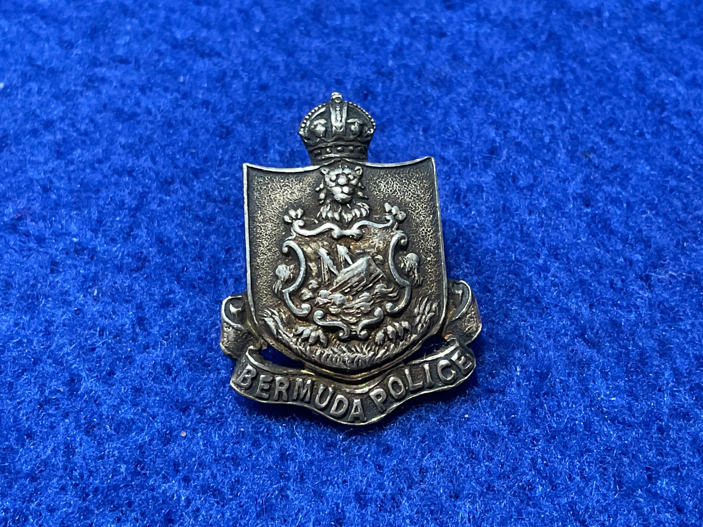 Pre 1952 K/C Bermuda Police Senior Officers silver collar badge