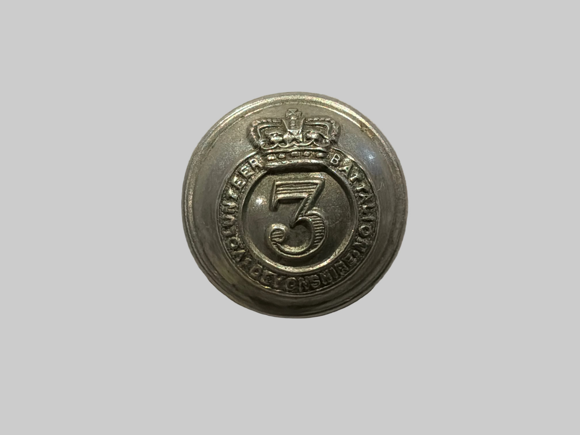 QVC 3rd Volunteer Battalion Devonshire Regt 18mm button by PEARSE front