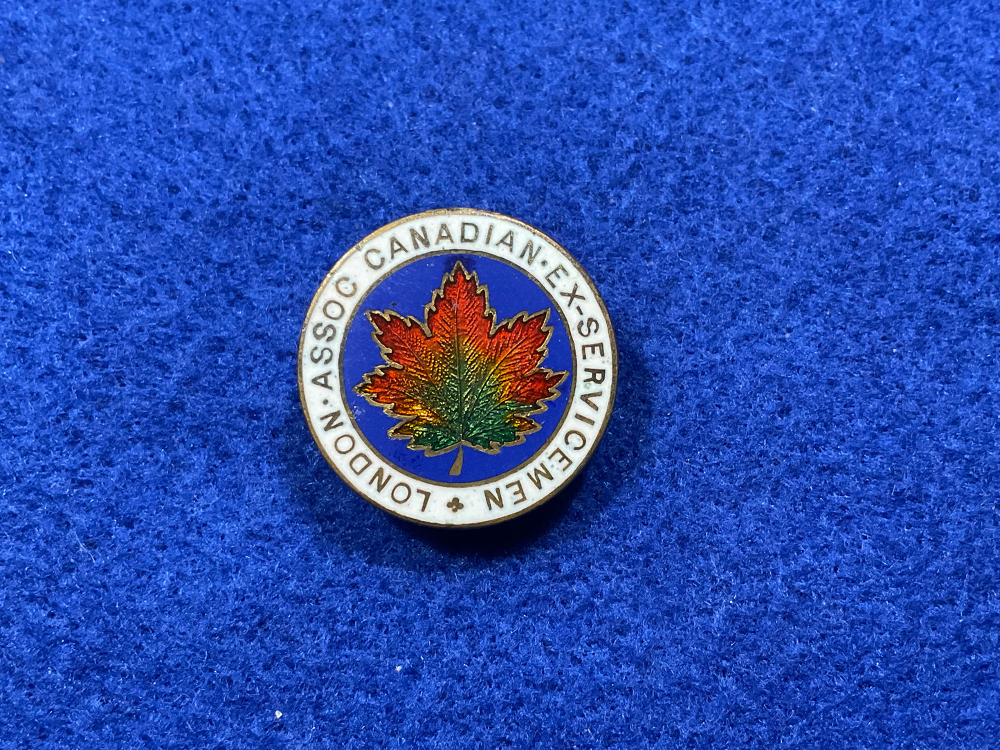 WW1/2 London Association Canadian  Ex-Servicemen enamel lapel badge