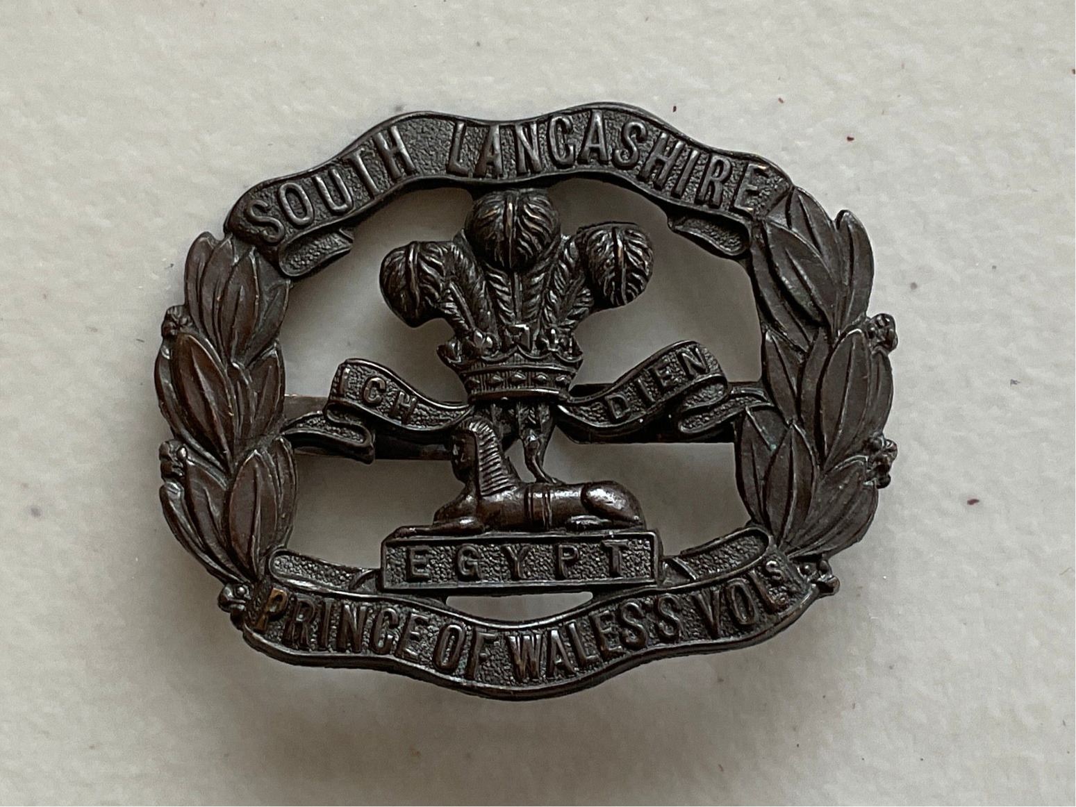 Gradia Militaria -  WW1/2 South Lancashire Fusiliers O.S.D Cap badge