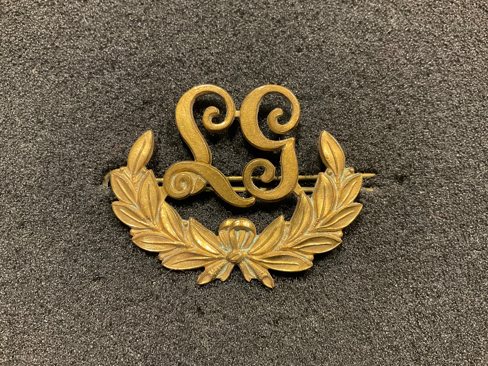 WW1 Lewis Gunners brass sleeve badge