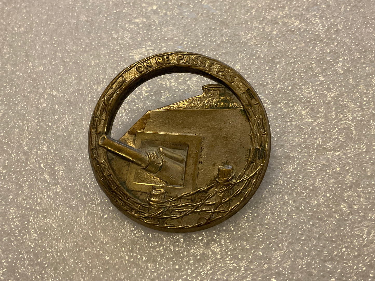 WW2 French ‘ON NE PASSÉ PAS’ Beret badge (small letter version)