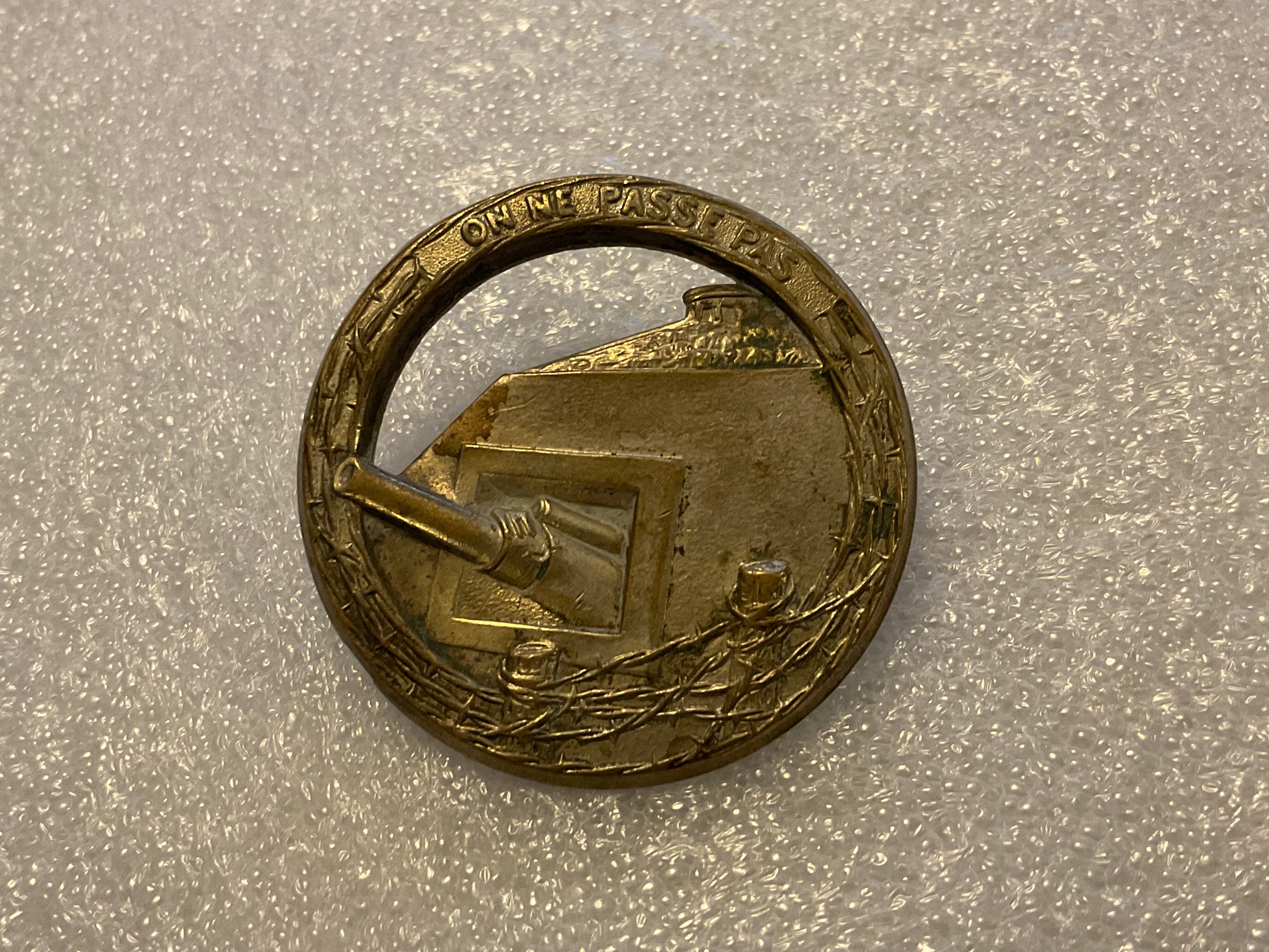 WW2 French ‘ON NE PASSÉ PAS’ Beret badge (small letter version)