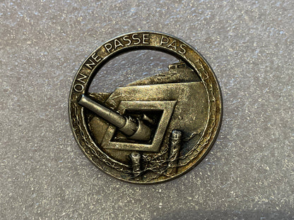 WW2 French ‘ON NE PASSÉ PAS’ Beret/breast badge