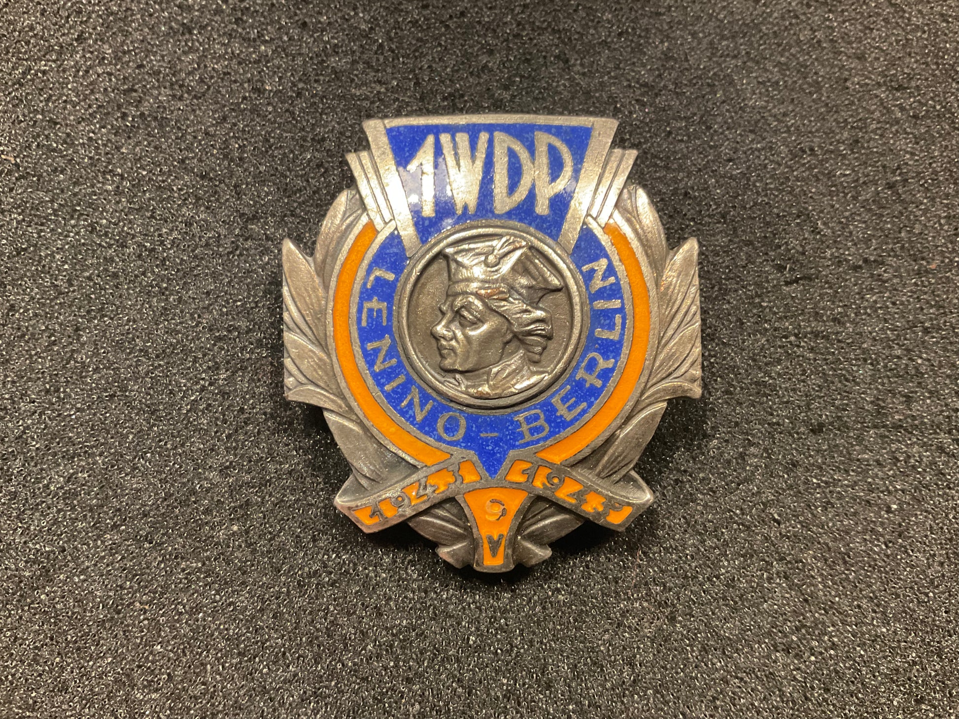 WW2 Polish 1WDP Lenino-Berlin (1st Warsaw Infantry Regt) badge