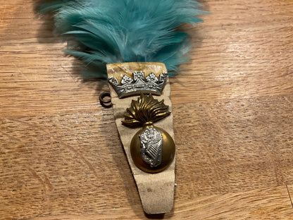 WW2 Royal Irish Fusiliers cap badge & feather plum