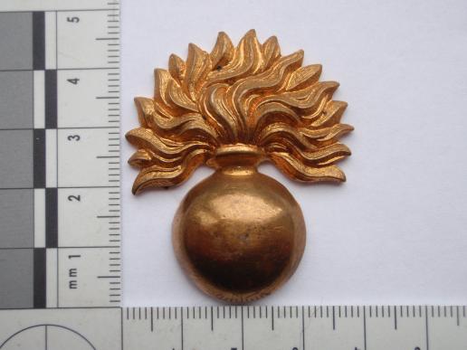 Early gilt W.O. Grenadier Guards Cap Badge