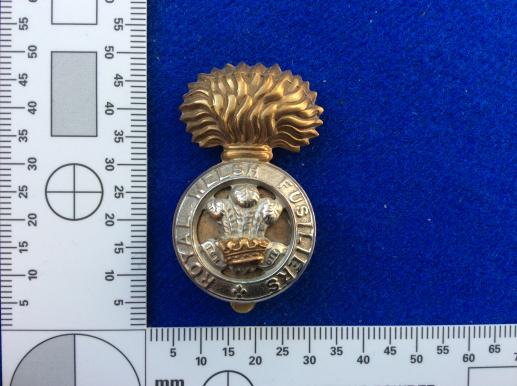 Royal Welsh Fusiliers bi - metal cap badge