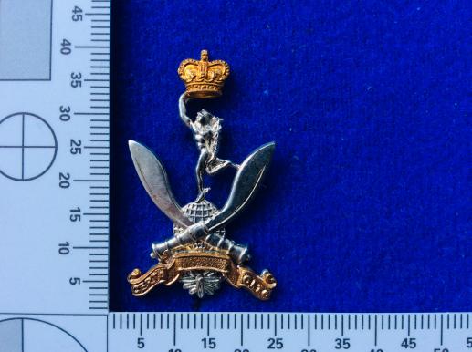 Q/C Gurkha Signals bi- metal cap badge