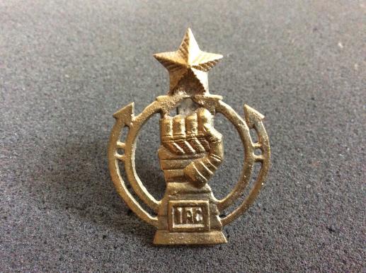 WW2 Indian Armoured Corps ( I.A.C)  Brass Cap badge