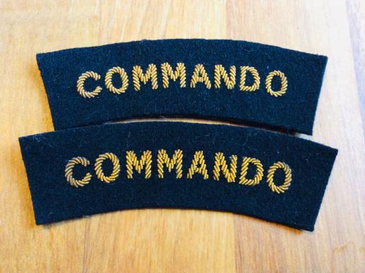 COMMANDO gold bullion on black wool backing shoulder titles