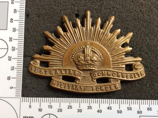 WW1/2 Australian Rising Sun Cap badge