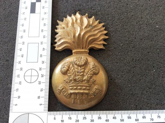 Royal Welsh Fusiliers ORs fur cap grenade badge