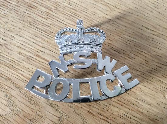 Q/C N.S.W POLICE voided chrome cap badge