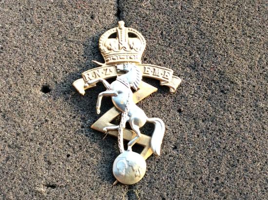 K/C Royal New Zealand Electrical & Mechanical Engineers Cap badge