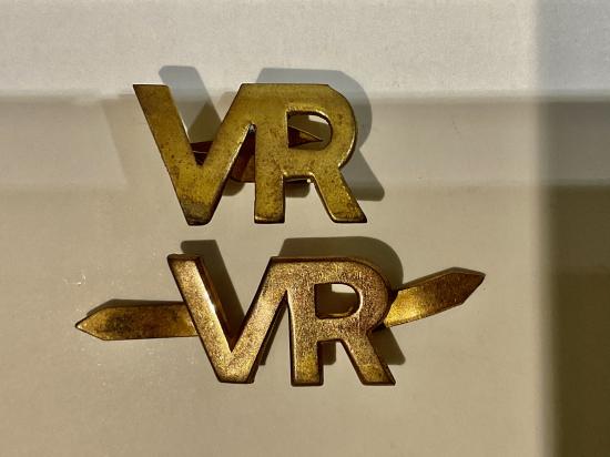 WW2 R.A.F (V.R) Volunteer Reserve brass collar badges