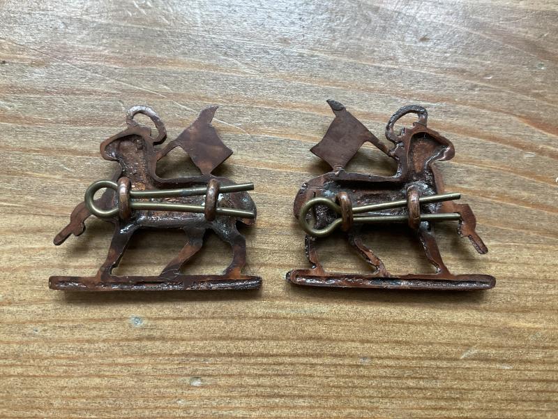 WW2 Queens Regiment O.S.D collar badges