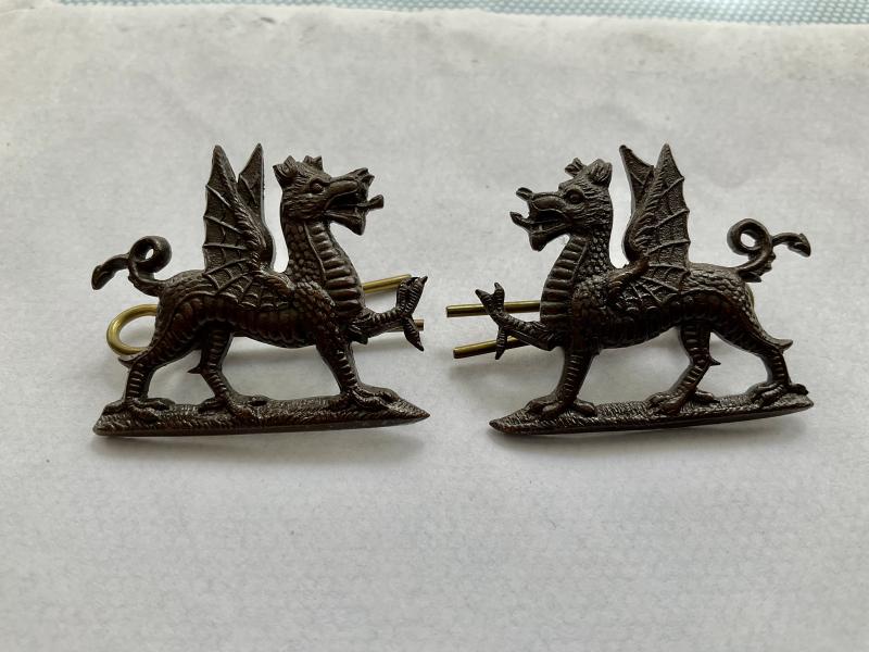 The Welch Regiment bronze O.S.D collar badges