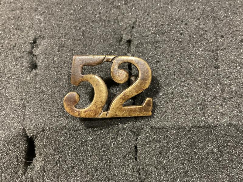 WW1 C.E.F 52nd Inf Bt shoulder number 52
