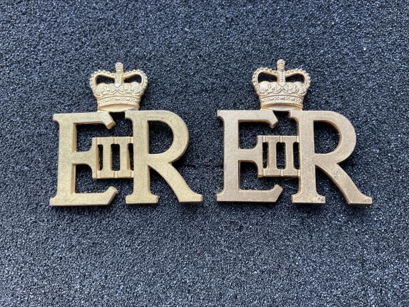 EIIR Aide-de-camp shoulder rank badges, frosted gold