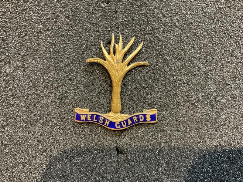 Welsh Guards gilt and enamel sweatheart badge