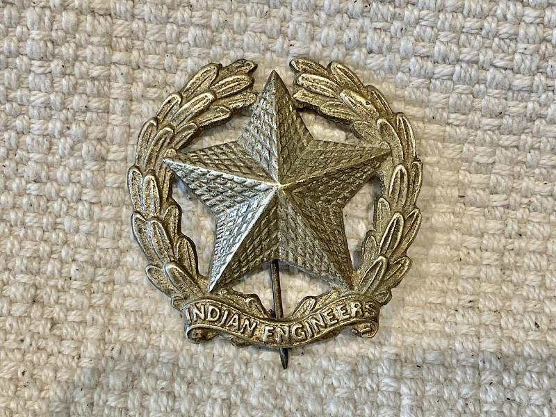 WW2 Indian Engineers white metal pugri hat badge