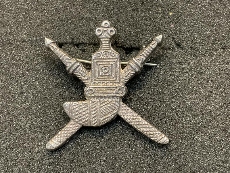 Oman Military officers silver headdress silver badge