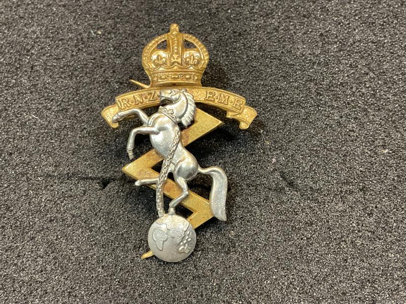 K/C R.N.Z.E.M.E Bi-metal cap badge