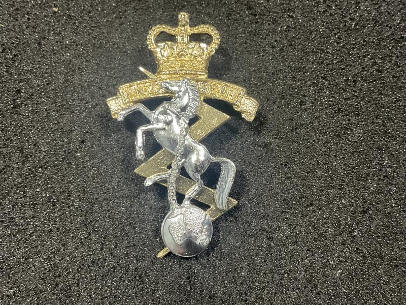 Anodised R.N.Z.E.M.E cap badge