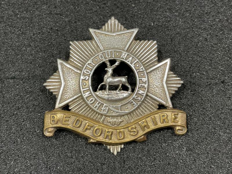 Victorian/ Edwardian Bedfordshire Regiment cap badge