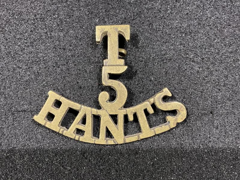 WW1 T5 HANTS Brass shoulder title